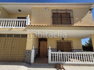 Foto 36ae9e3f-5c01-4607-a7b5-2c88ff3c0c8e. Casa amb aparcament a Baza