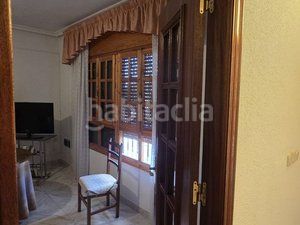 Foto 3c7343a8-af5e-4f00-a5ad-bdd931c23684. Casa amb aparcament a Baza