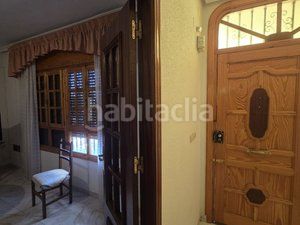 Foto 5da60f73-c821-42cd-81e7-2265dc629775. Casa amb aparcament a Baza