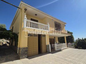 Foto 7c6365de-e9ef-4cdc-8089-489060f55c17. Casa amb aparcament a Baza