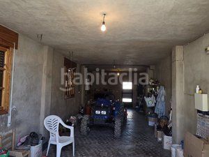 Foto a1db42c5-25db-41f3-8c97-e09e3f87bb6b. Casa amb aparcament a Baza