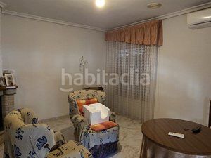 Foto a86a338e-debd-4532-b3d0-db6b7d20ced6. Casa amb aparcament a Baza