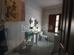 Foto bd34516c-62b2-49a8-9a35-3cb07e1351db. Casa amb aparcament a Baza