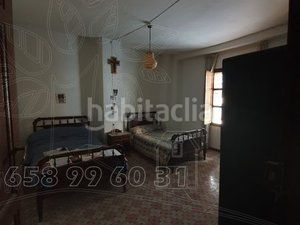 Foto f43bef3d-6adb-4597-a2d2-bd2acfd8b41e. Casa amb aparcament a Baza