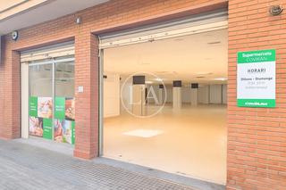 Lloguer Local Comercial a Carrer d'eduard toldrà 4. Amplio local comercial en  puerto de cambrils