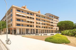 Location Local commercial à Avinguda horta de santa maria 2. Local comercial en primera línea de mar horta de santa maria