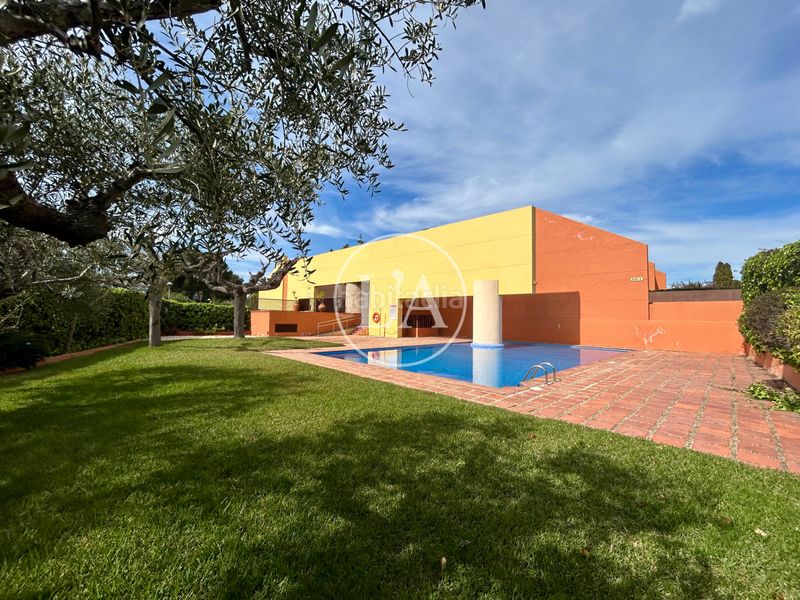 Foto 015a2691-aa91-49dc-a8a3-9aa7c8f528c0. Casa a schiera in carrer nantes 35 in Vilafortuny Cambrils