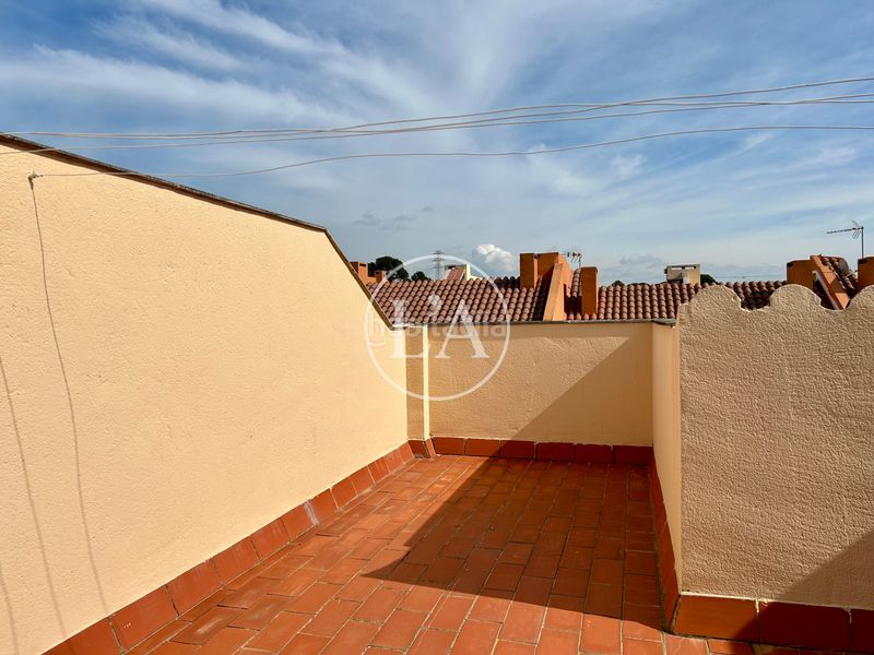 Foto 74b27e2f-4dfe-4bf6-8c1a-5dad7f6844dc. Casa a schiera in carrer nantes 35 in Vilafortuny Cambrils