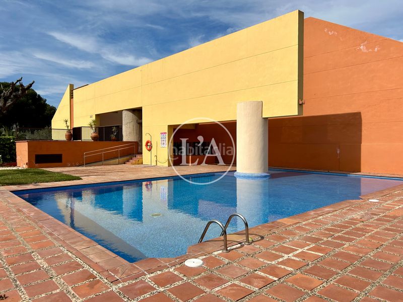 Foto 780faa4b-e68f-4d5e-b271-0eb6052a72f1. Casa a schiera in carrer nantes 35 in Vilafortuny Cambrils