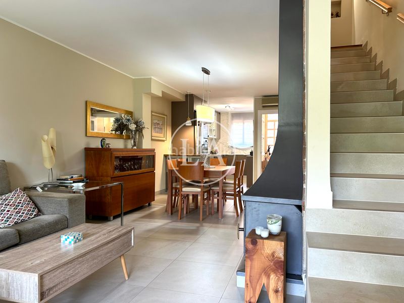 Foto 971e01a9-4931-4fd7-b9da-682503e5b0f0. Casa a schiera in carrer nantes 35 in Vilafortuny Cambrils