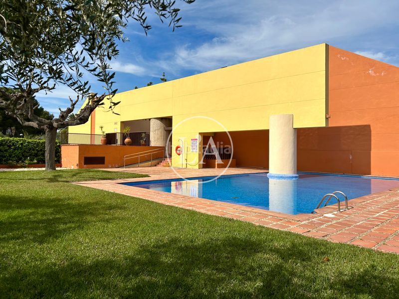 Foto a11b9e9a-c715-4408-a7f9-15d1749e6ad2. Casa a schiera in carrer nantes 35 in Vilafortuny Cambrils