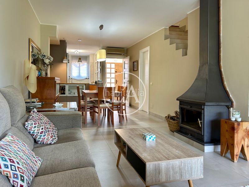 Foto f42f66c6-2ed0-4664-8846-0fba7b2bafc1. Casa a schiera in carrer nantes 35 in Vilafortuny Cambrils