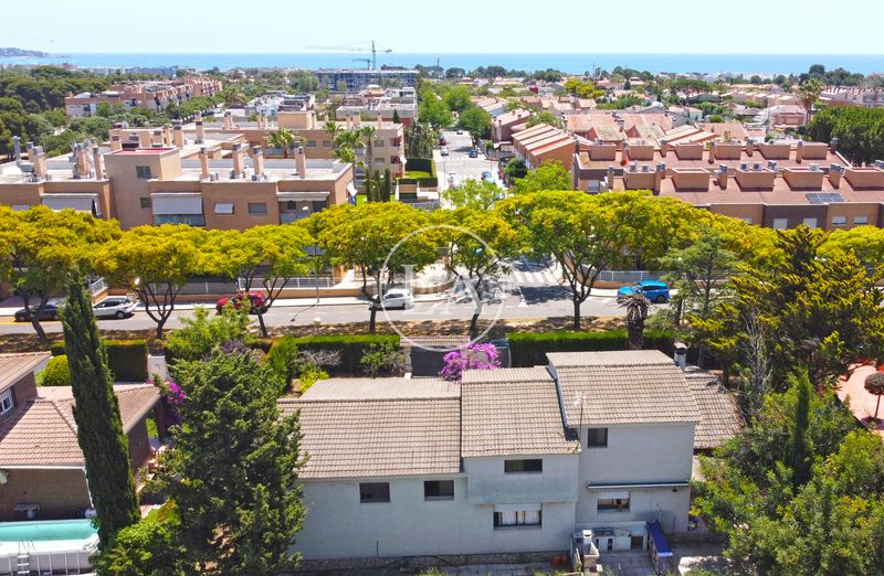 Foto 4541156b-25d4-4f7c-a9f1-569706a7765f. Xalet amb xemeneia aparcament a Jardins de Vilafortuny - Mas d'en Bosch Cambrils