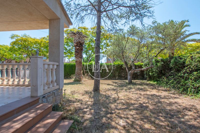 Foto 5a25c817-0e01-4a07-af64-a111d3129ee7. Xalet amb xemeneia aparcament a Jardins de Vilafortuny - Mas d'en Bosch Cambrils