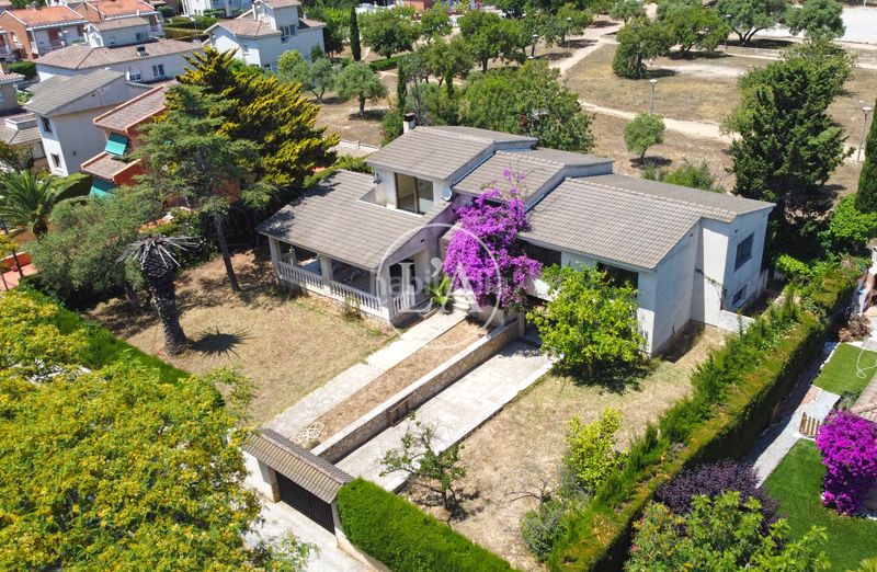 Foto 79c874ff-b2c6-46f6-9274-3b40f7aee88b. Xalet amb xemeneia aparcament a Jardins de Vilafortuny - Mas d'en Bosch Cambrils