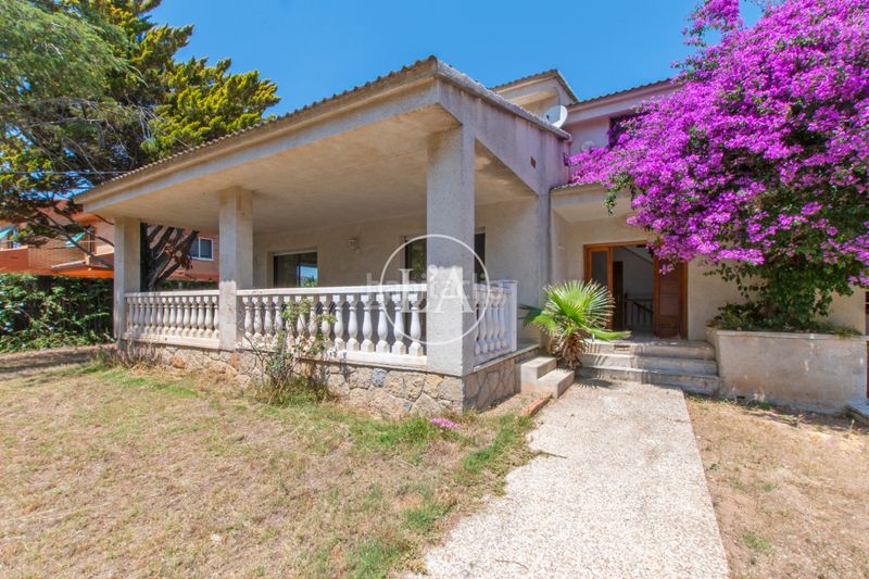 Foto b2f20365-9812-40db-a29f-6a03c24164d8. Xalet amb xemeneia aparcament a Jardins de Vilafortuny - Mas d'en Bosch Cambrils