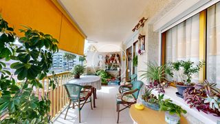 Appartement à Carrer d'emili vendrell 8. Apartamento con dos terrazas, piscina comunitaria y ascensor a 2