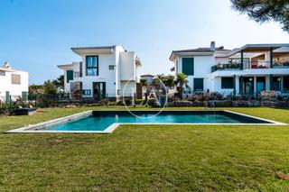 Casa aparellada a Carrer de henry ferdinand lavanchy 12. Chalet pareado con licencia turística en golf bonmont