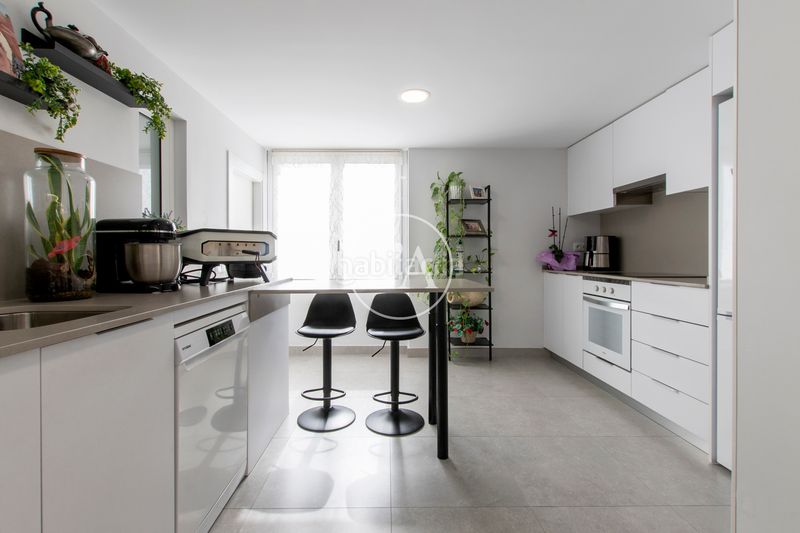 Foto ceadba7c-4948-4f39-b03a-7e78e4e3d20f. Pis amb xemeneia calefacció a Platja de Llevant Salou