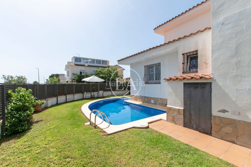Foto e1c8bf98-c9f0-45d1-bd89-63eb6a6459c0. Xalet amb piscina a La Dorada Cambrils