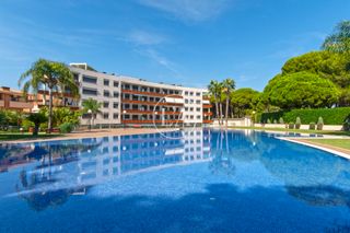 Apartamento en Avinguda de la diputació 41. Apartamento en complejo exclusivo delante de la playa de cambril