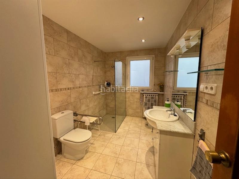 Foto 21d4d5b8-a5e6-4a26-b168-e3fa46e069bc. Maison avec parking dans Manlleu