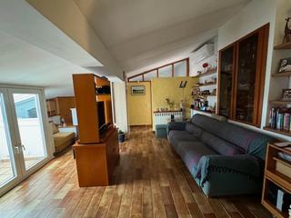 Maison  Carrer de montserrat. **casa esquinera con dos viviendas completas independientes**
