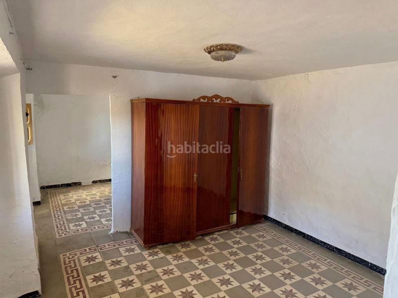 Foto f85dc2ba-1cd9-47c8-a786-b98feddf8af7. Masía en Iznájar