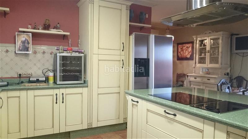 Foto 0483c830-f116-44cc-a776-1c87198041a4. Chalet mit parking pool in Zona Centro Comercial Torrequebrada Benalmádena