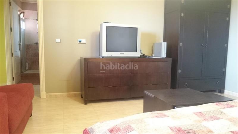 Foto 92068af3-6c4d-4d1a-a77a-fbea3f442e52. Chalet en Zona Centro Comercial Torrequebrada Benalmádena