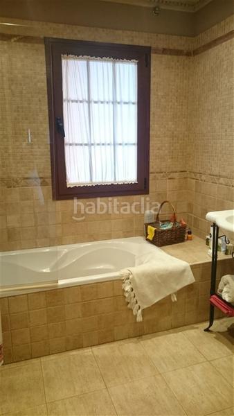 Foto c55f20e0-56b6-4cca-81f9-2434ed35c7d5. Xalet amb aparcament piscina a Zona Centro Comercial Torrequebrada Benalmádena