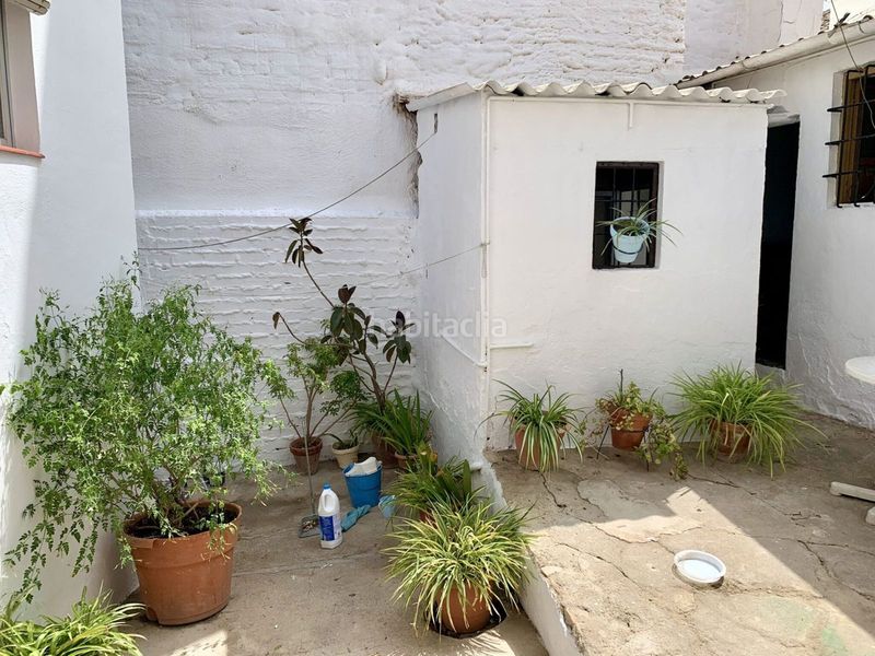 Foto b787c258-52cb-49b4-95ee-39561a19f994. Casa adossada a Iznájar