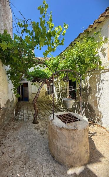 Foto ee8d66be-6057-4a21-987c-1a84fea59b88. Casa adossada a Alfarnate