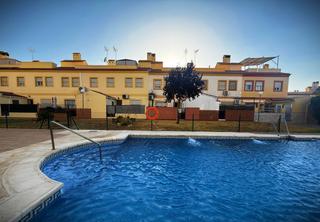 Casa adossada a Fuente de Piedra