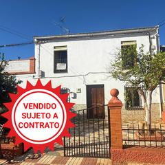 Casa adossada a Fuente de Piedra