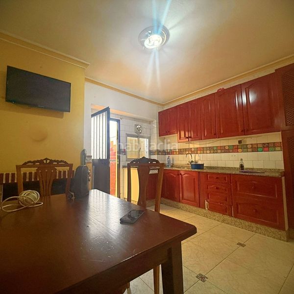 Foto b5542444-523b-4536-8c4e-d414b3f4583f. Casa adossada a Alameda