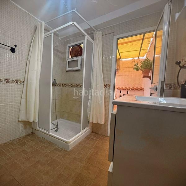 Foto ed4e90bc-092e-4931-bbf4-5b341ab69183. Semi detached house in Alameda