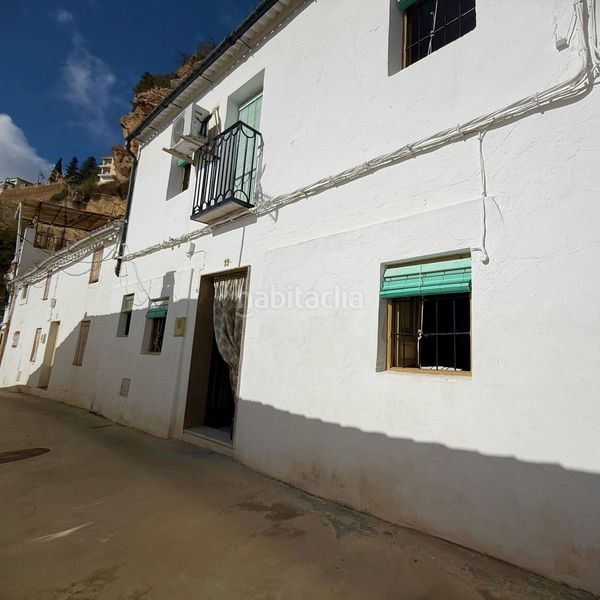 Foto a8216e28-c93a-448a-931a-2709ddb43785. Casa adossada amb aparcament a Iznájar