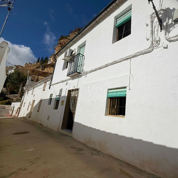 Foto b7e66fcb-771b-4303-9f81-bce8e42491c0. Casa adossada amb aparcament a Iznájar