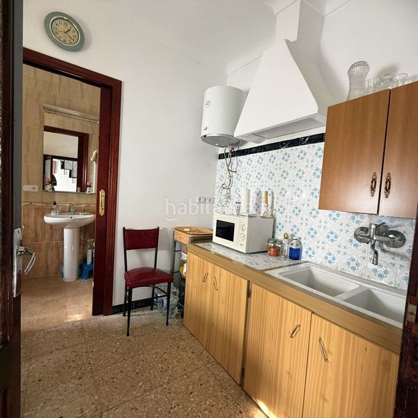 Foto ca8f806b-c875-4bb1-8186-9c0270a05eaa. Casa adossada amb aparcament a Iznájar