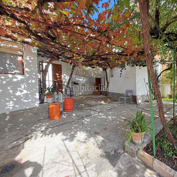 Foto e5da65b7-3be0-42d8-b66b-82e31ddc589a. Casa adossada amb aparcament a Iznájar