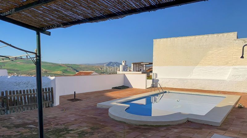 Foto 472f8e7a-3e50-4eda-af7c-df09bb7d454c. Casa adossada amb piscina a Ardales