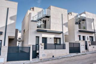 Casa en Los Almendros. Pareado en orihuela costa