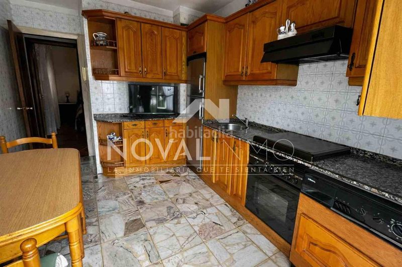 Foto fbe96f0d-c248-4305-a539-8270e1bba8de. Pis amb calefacció aparcament a Centro Avilés