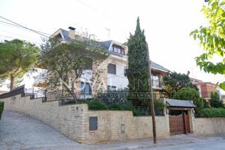 Maison  Carrer canig. Una villa en sant esteve sesrovires barcelona que cambia tu form