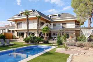 Maison  Carrer canig. Una villa en sant esteve sesrovires barcelona que cambia tu form