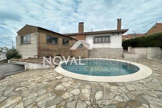 Casa  De los olivos. Un chalet en parque coimbra que te hace sentir que has llegado a