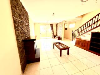 Zweistöckige Wohnung in Calle el tapado 21. Venta de adosado dúplex | 3 habitaciones | 2 baños | terrazas co