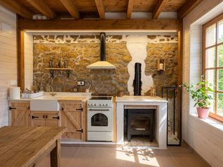 Bauernhof in Llozana 23. Casa rural completamente reformadca con jardin, barbacoa y almac