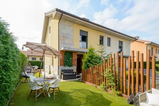 Xalet  N-634 colloto 20. Chalet con piscina privada en la quinta de colloto  183 m2  urba
